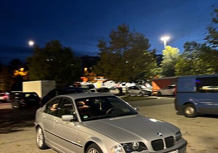 BMW 320i -Limousine