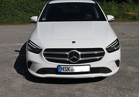 Mercedes-Benz B 180 d+AHK+Tempom+Navi+Alu