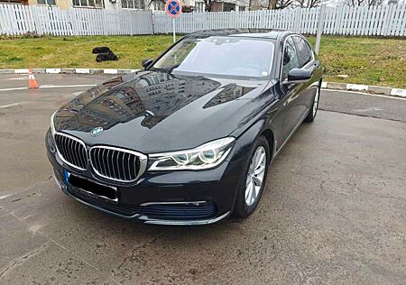 BMW 730d xDrive - Laser/Head UP/360 Camera/Massage/