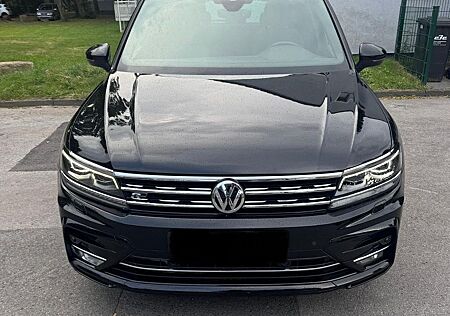 VW Tiguan Volkswagen 2.0 TDI DSG 4MOTION 3x R-Line |ACC | Pano