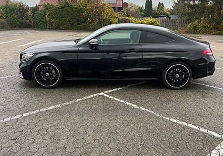 Mercedes-Benz C 180 coupé AMG Night Paket