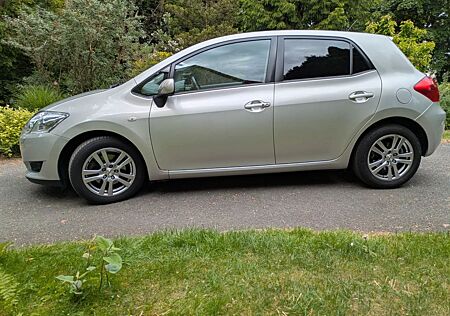 Toyota Auris 2.0 D-4D Diesel , TÜV 11.2025