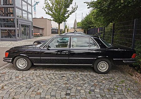 Mercedes-Benz 450 SEL 6.9 aus Privatsammlung