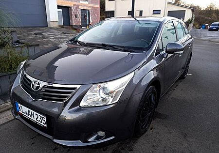 Toyota Avensis Combi Edition 1.8