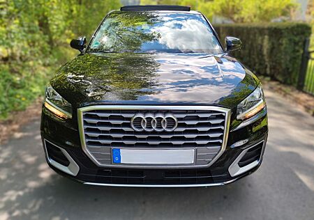 Audi Q2 30 TFSI PANORAMAGLAS/ 2.HAND/ SCHECKHEFT/ 8-f
