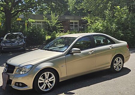Mercedes-Benz 220