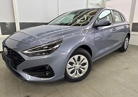 Hyundai i30 STYLE NAVI LED RFK PDC 1.5 MPI 70,6kW96PS...