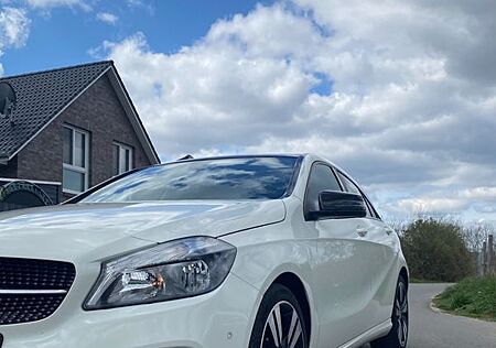Mercedes-Benz A 180 - Night Paket mit Panoramadach Nightpaket