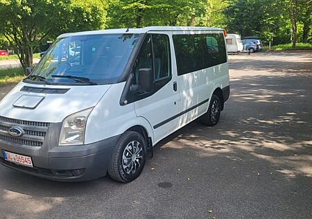 Ford Transit Fensterbus 9 Sitzer