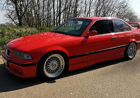 BMW 318iS Coupe