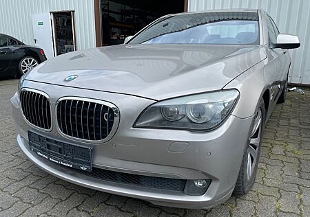 BMW 750i Lang Night Spur ACC Sitzklima Keyless Leder