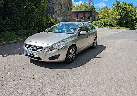 Volvo V60 D5