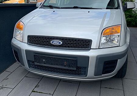 Ford Fusion 1,4 16V + +