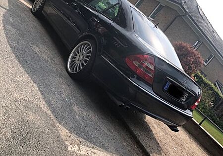 Mercedes-Benz E 500 V8