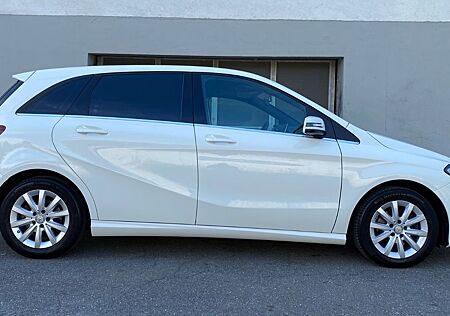 Mercedes-Benz B 180 Style/Kamera/PDC/Automatik/Service NEU