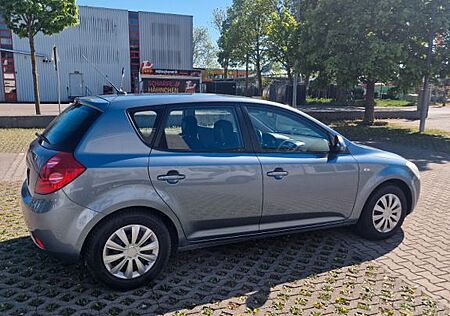Kia Ceed 1.6 Benziner Automatik !