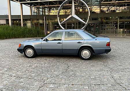 Mercedes-Benz 260