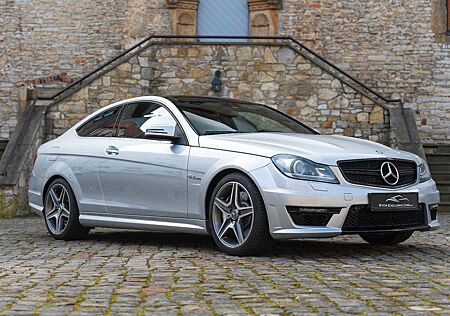 Mercedes-Benz C 63 AMG Coupé Bixenon Kam Nav Pano Harman