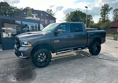 Dodge RAM 1500 Sport V8 Hemi 5,7L Hoch Breit Laut 4x4