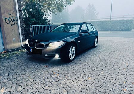 BMW 520d xDrive BiXenon*Keyless*Pano*Leder*Ambilicht