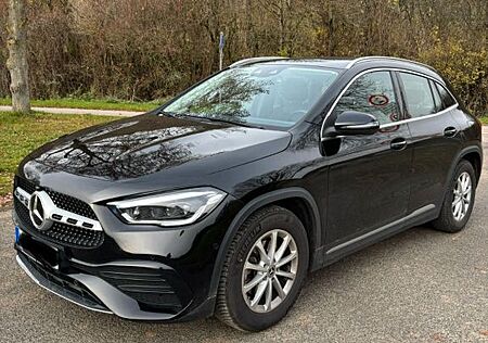 Mercedes-Benz GLA 200 AMG-Line, AHK, Pano, Garantie