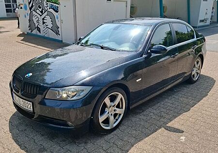 BMW 325i - Benziner Automatik Vollleder Xenon Sitzhz
