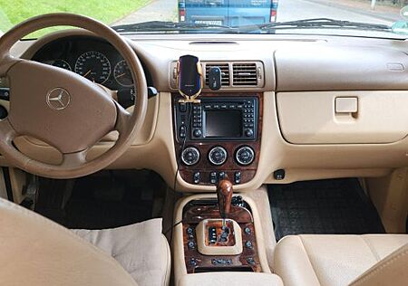 Mercedes-Benz ML 350 -