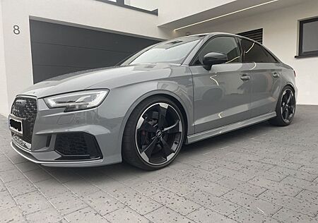 Audi RS3 2.5 TFSI S tronic quattro / Sehr gepflegt