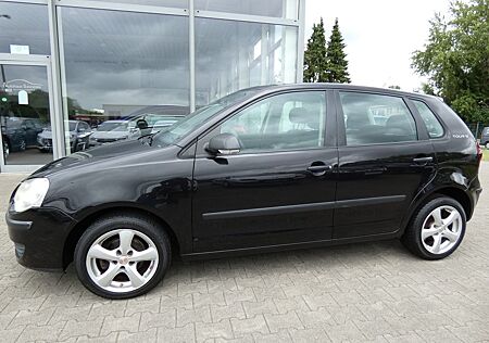 VW Polo Volkswagen IV Tour*PDC*KLIMA*USB*5-TÜRIG*8XBEREIFT