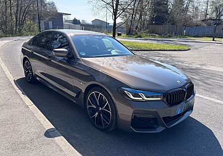 BMW 545e xDrive - Individual-Lack,Massage,HUD,WCA...