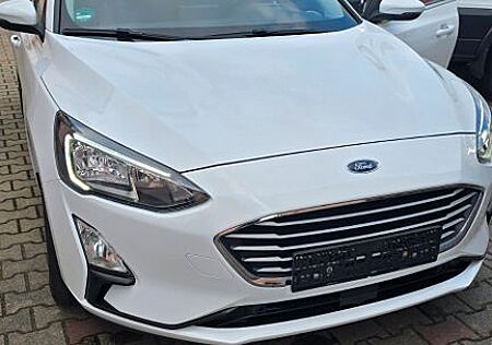 Ford Focus 1,0 EcoBoost 92kW Cool & Connect Turni...