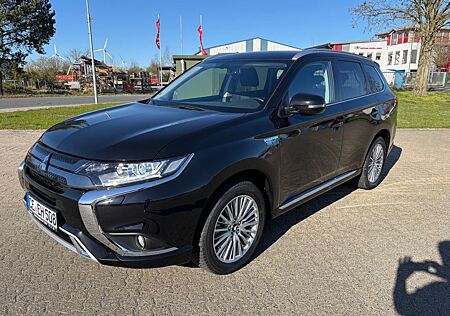 Mitsubishi Outlander 2.4 MIVEC PLUG-IN HYBRID 4WD Basis...