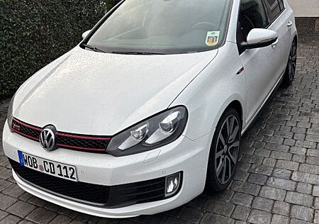 VW Golf Volkswagen 2.0 TSI DSG GTI adidas GTI
