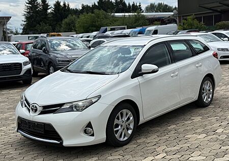 Toyota Auris Touring Sports Life+