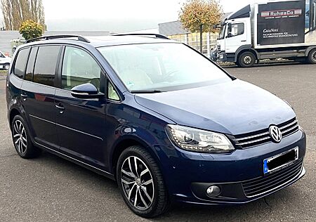 VW Touran Volkswagen 1.6 TDI DSG Highline Kamera Bi Xenon Pano