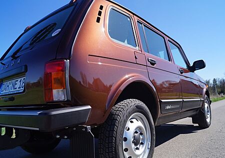Lada Niva M 4x4 2131 5-türig Langversion 14 km