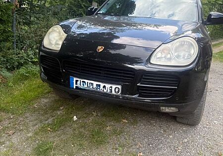 Porsche Cayenne - -