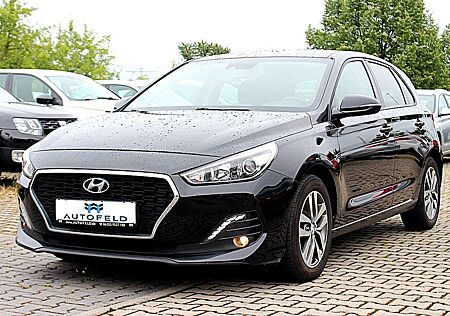 Hyundai i30 1.4 YES!/VOLL SHEFT/NAVI/CARPLAY/RCAM/PDC/BT