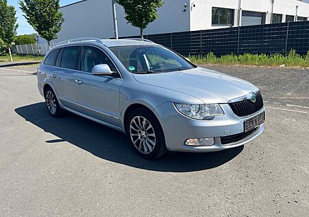 Skoda Superb Combi Elegance,Automatik,Navi,PDC,Xenon
