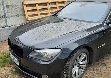 BMW 750i xDrive -bitte lesen