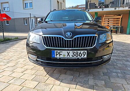 Skoda Superb 2.0 TDI DSG Exclusive Combi...