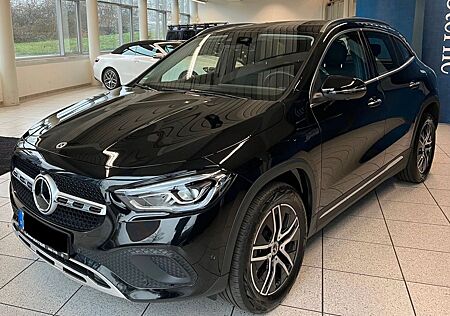 Mercedes-Benz GLA 250 4MATIC DCT -