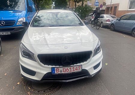 Mercedes-Benz CLA 200 -