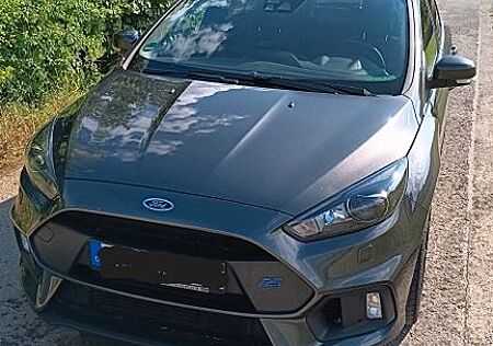 Ford Focus 2,3 EcoBoost RS, AWD, Magnetic-Grau