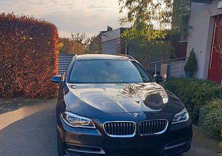 BMW 520d xDive Kombi, LED, AHK, StandHZ, NAVI Pro