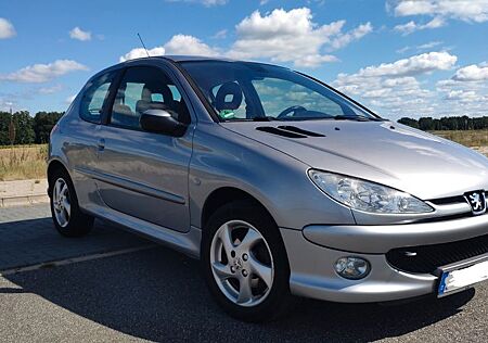 Peugeot 206 Tendance 110 ESP / TÜV 10.2026 / Vollleder