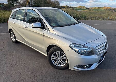 Mercedes-Benz B 180 - B-Klasse Autom. Keine Kratzer/Beulen