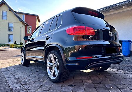 VW Tiguan Volkswagen 2.0 TDI schw. Leder DSG 4MOT. R-Line Pano