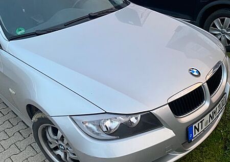 BMW 318i - nur 83.000 KM - E90 - Navi