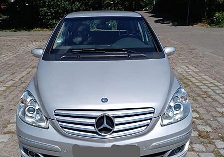 Mercedes-Benz B 200 -